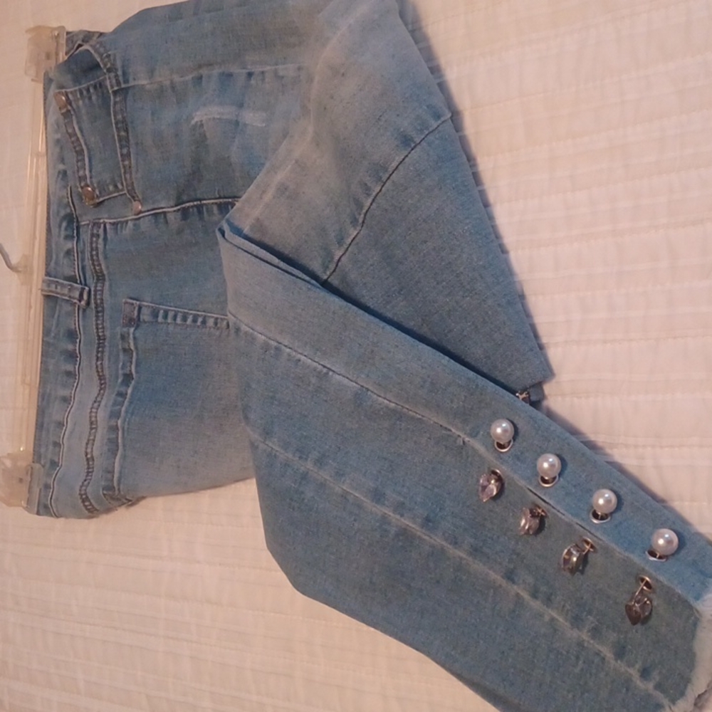 J w Style Capri Jeans (cutest little stretch Capri's)